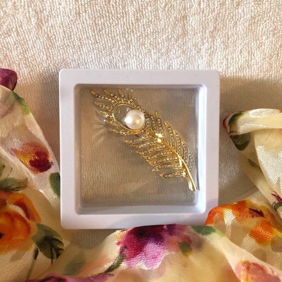 🌸🌸 New Brooch in box - Picture 8 of 8